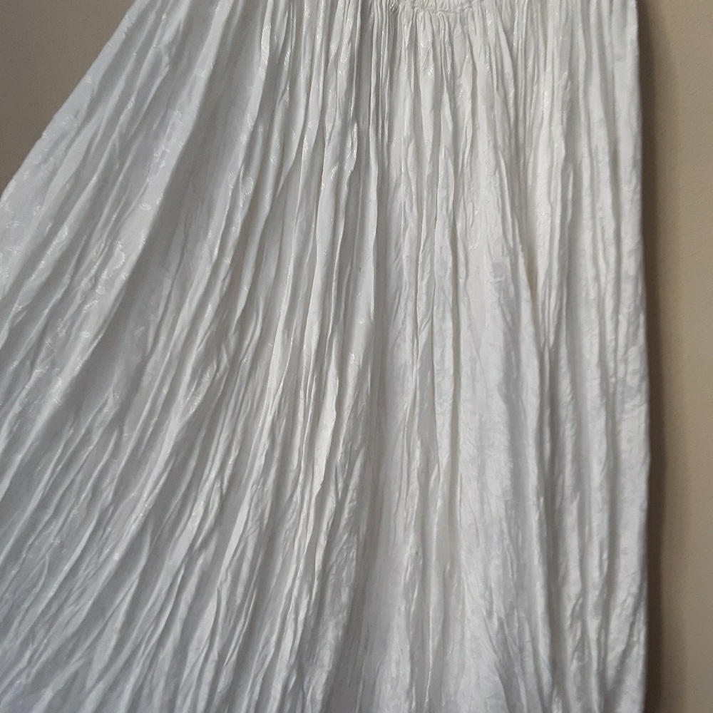Elegant white maxi skirt